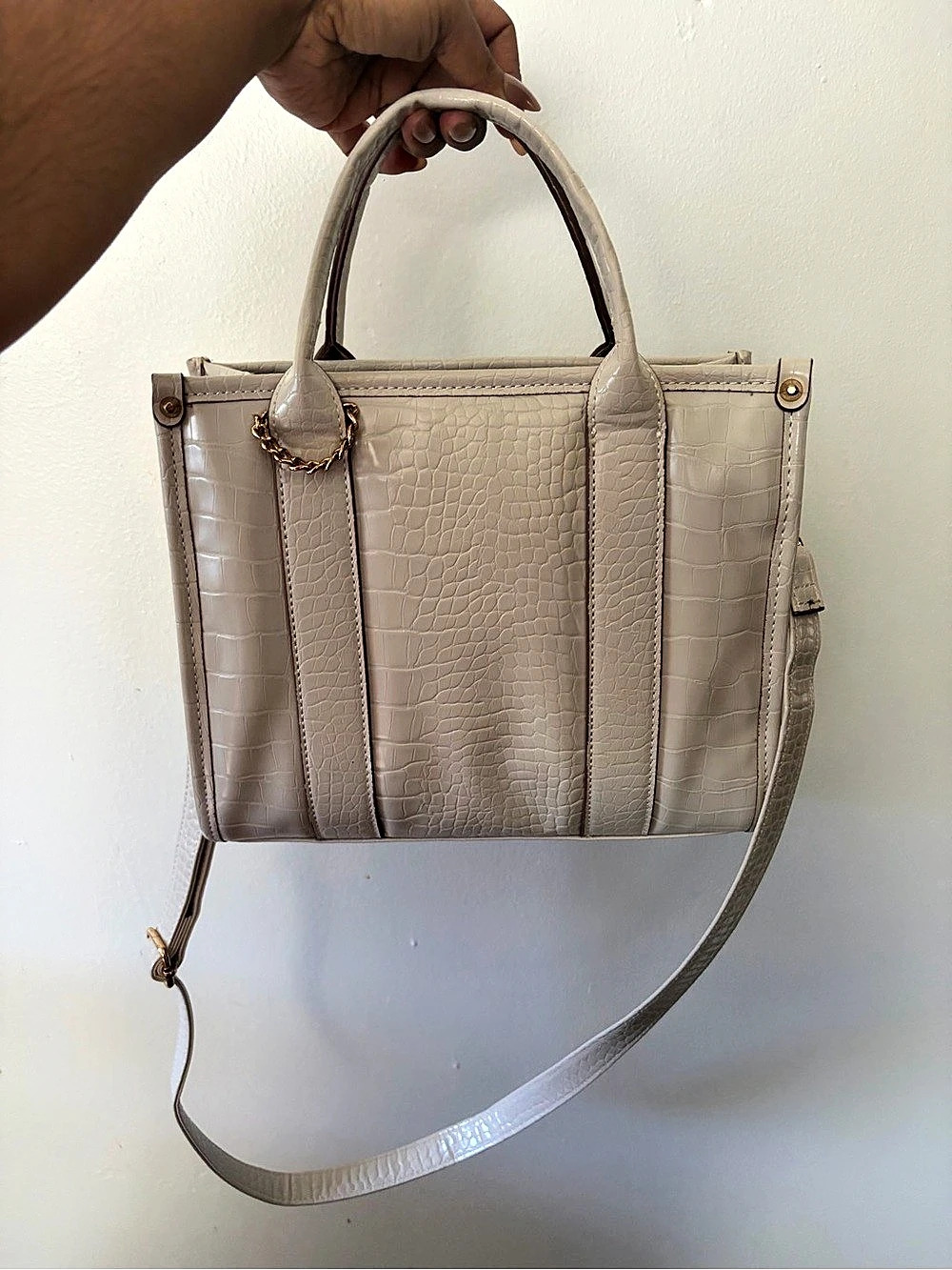 Crocodile-Embossed Shoulder Bag in Gray Like New